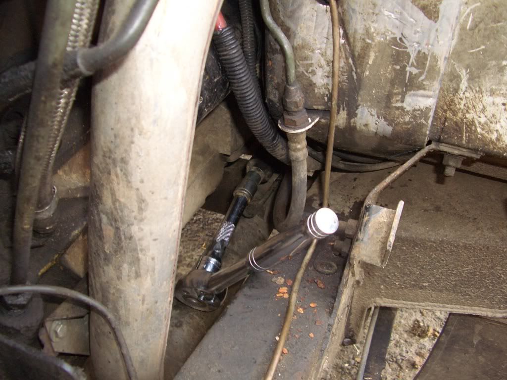 Clutch pedal box and pipe removal. LandyZone Land Rover Forum